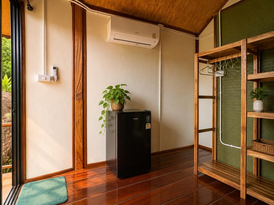 Bungalow room with air conditioning, fridge and wardrobe